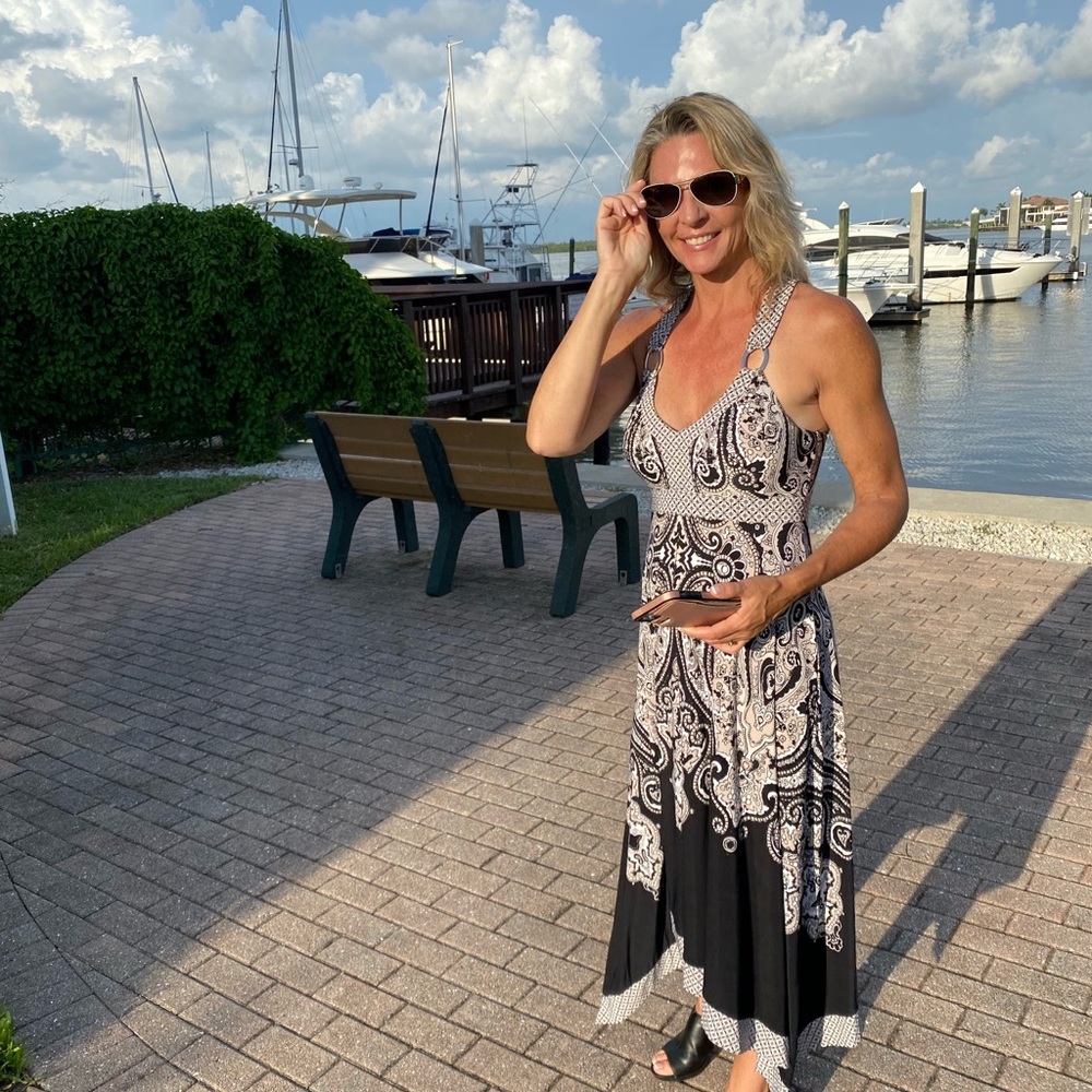 Summer dress travels well, no wrinkles! Worn once!